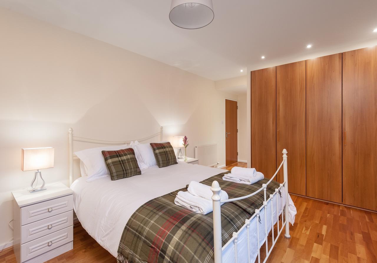 The Holyrood Park Residence エディンバラ エクステリア 写真